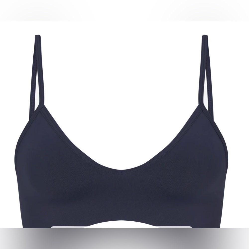 SKIMS SOFT SMOOTHING SEAMLESS BRALETTE
